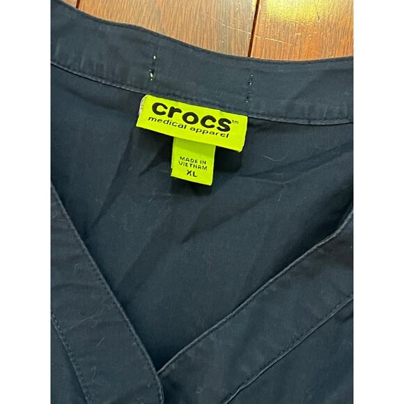 Crocs Blue Green scrub top size XL - Picture 3 of 5